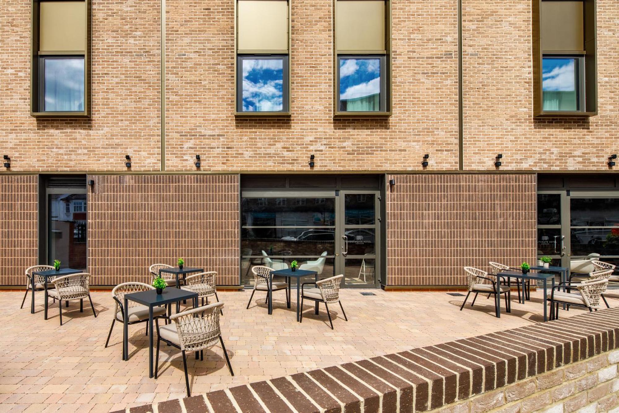Southgate Hotel London East Barnet Exterior photo